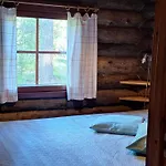 Kelo 24, Kahden Makuuhuoneen Kelomoekki Syoetteellae, Valaistun Ladun Vieressae Pudasjarvi