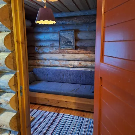 Kelo 24, Kahden Makuuhuoneen Kelomoekki Syoetteellae, Valaistun Ladun Vieressae Vakantiehuis